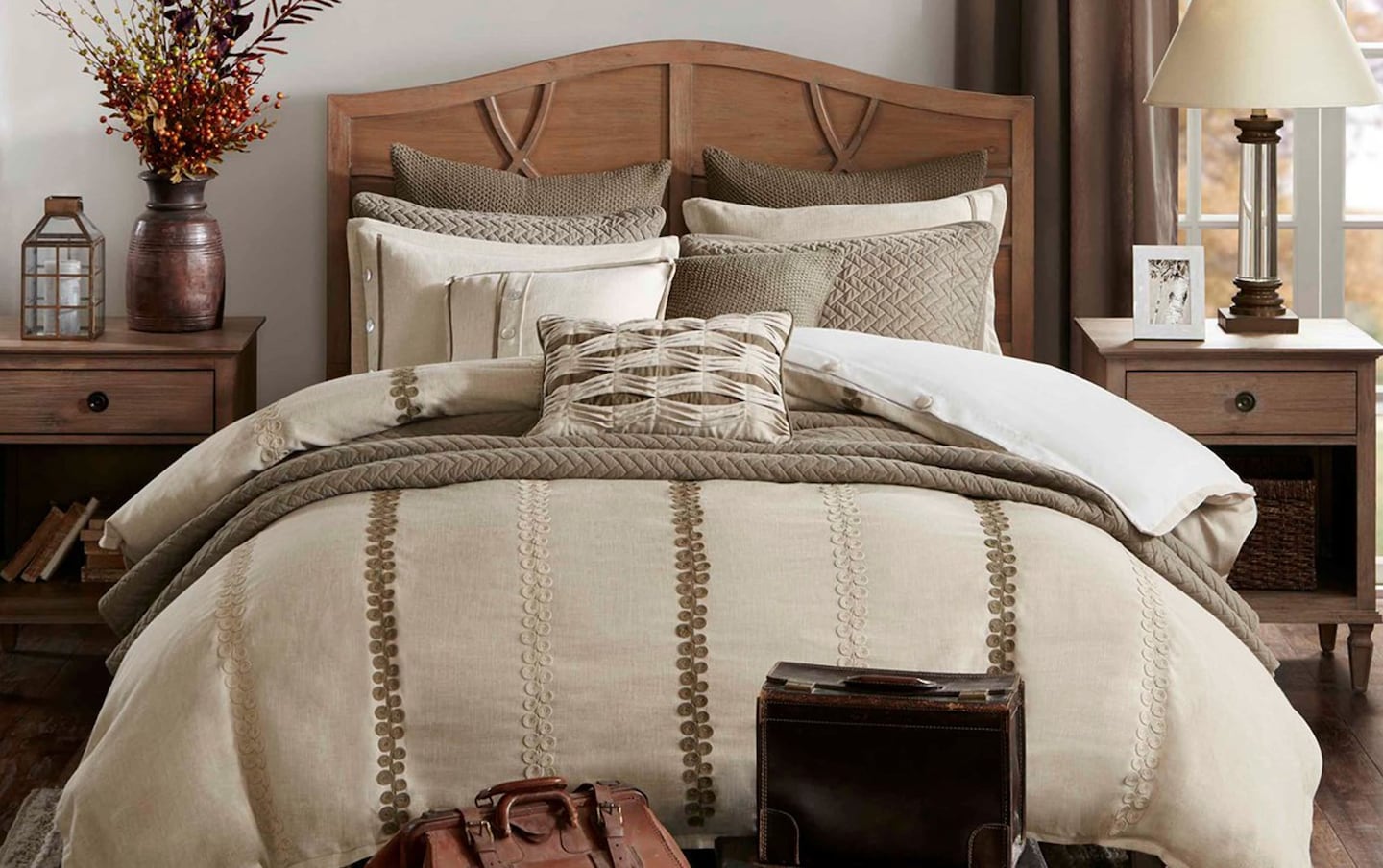 Madison Park Signature Chateau Comforter Set, Queen