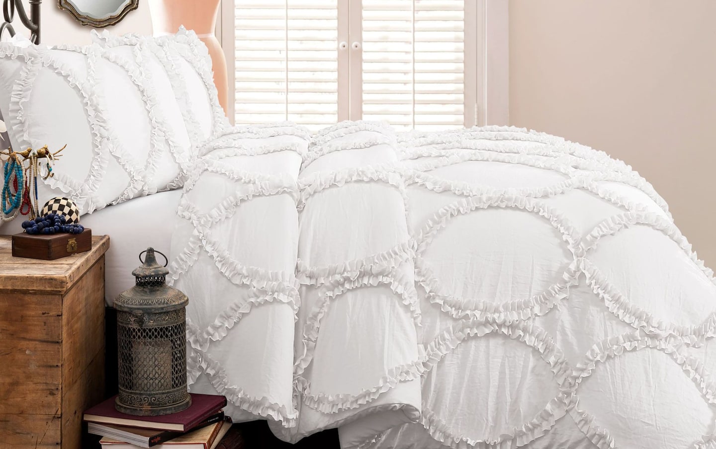 Avon 3 Piece Comforter Set - Queen / White