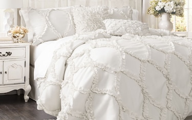 Cute deals white comforter